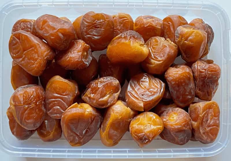 خرما رطب عسلی شیرین و تازه مناسب پذیرایی